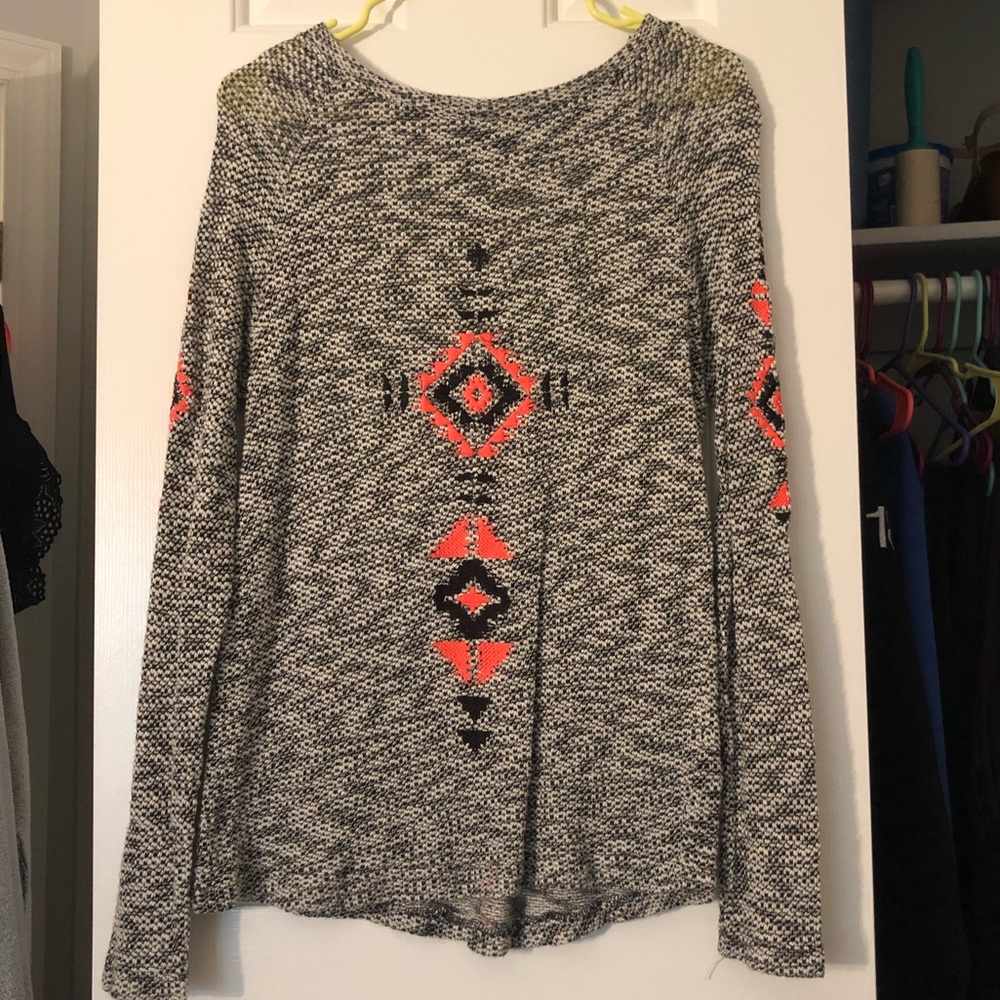 Forever21 small geometric long sleeve blouse